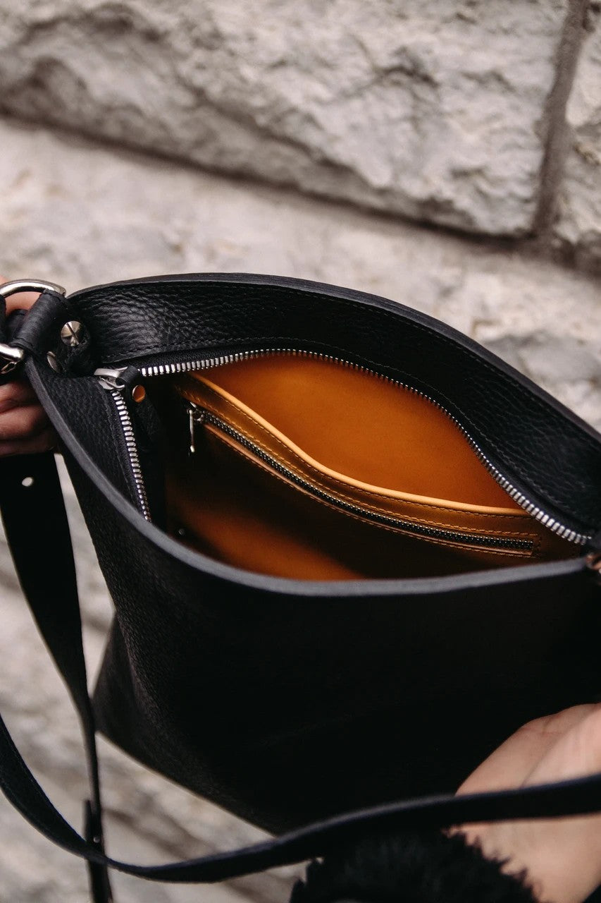 Handbag Escape Artist